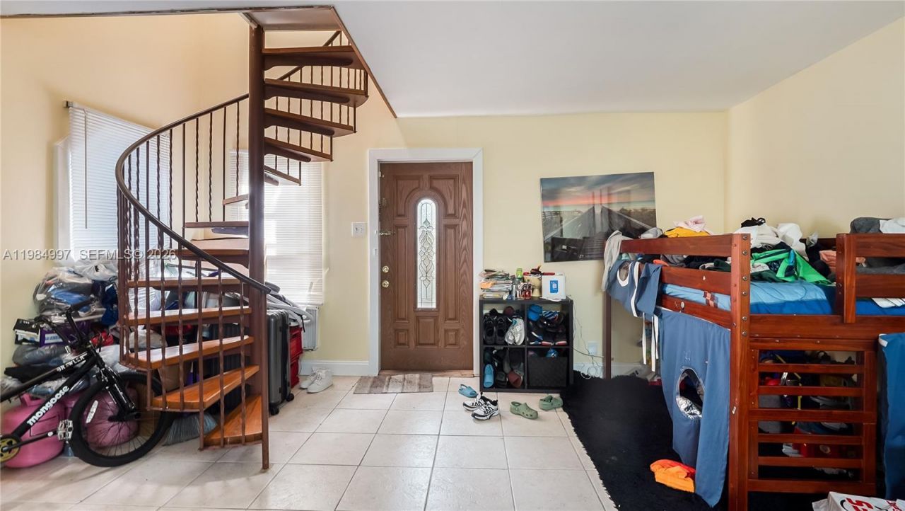 898 NE 39th St , Oakland Park, FL 33334 Photo