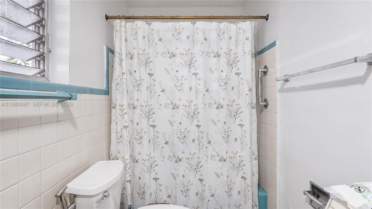 898 NE 39th St , Oakland Park, FL 33334 Photo