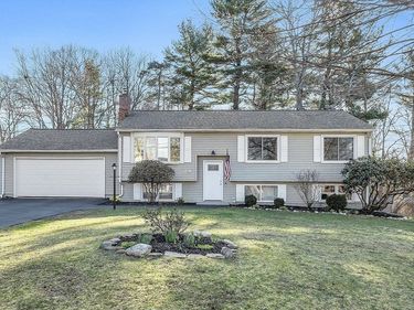 24 George St, Charlton, MA 01507