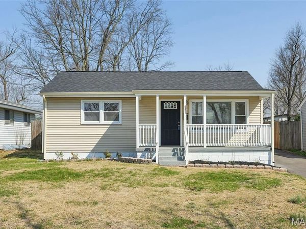 401 Hillcrest Boulevard, Ballwin, MO 63021