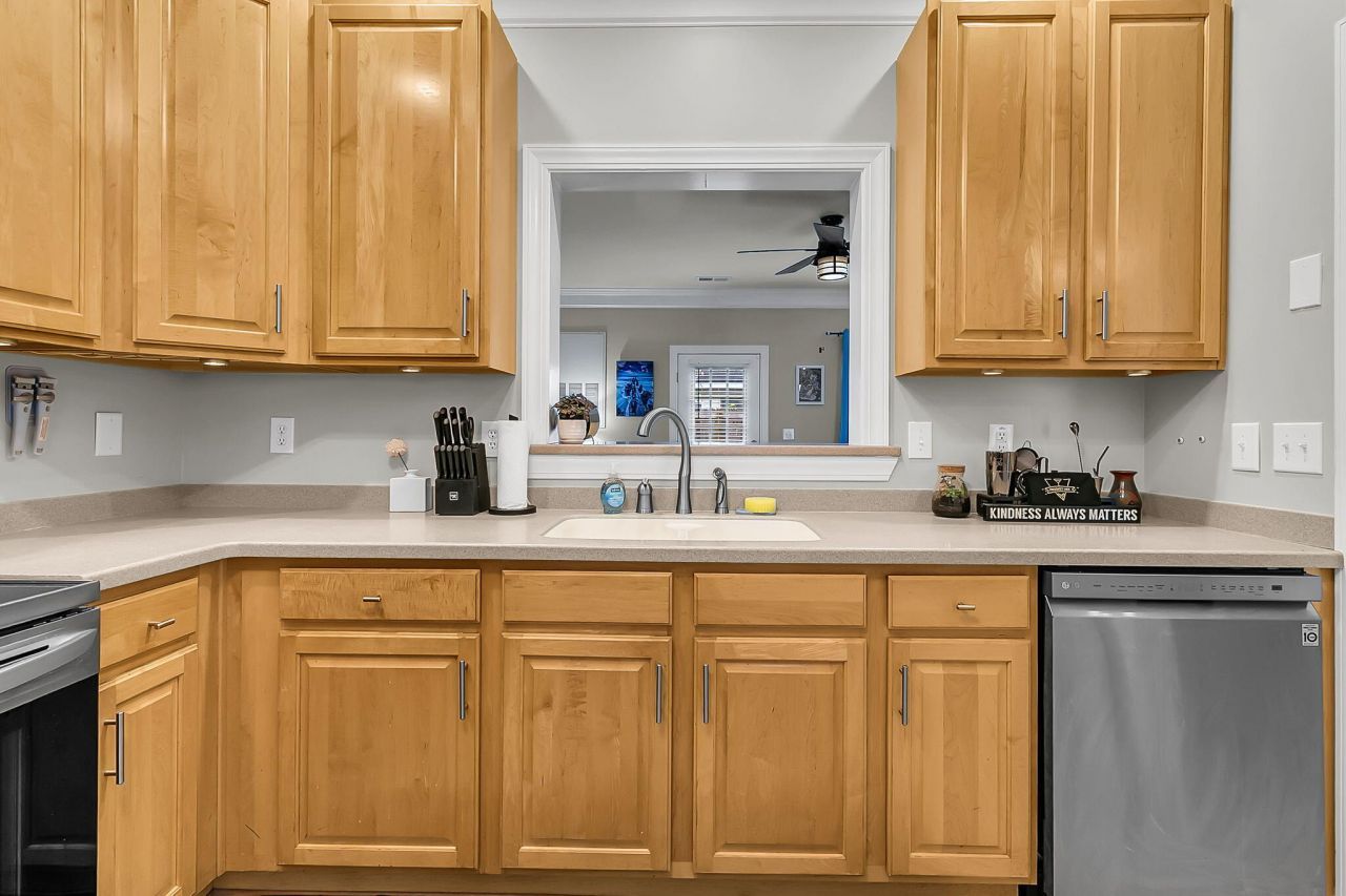 945 E Estates Boulevard Photo 11