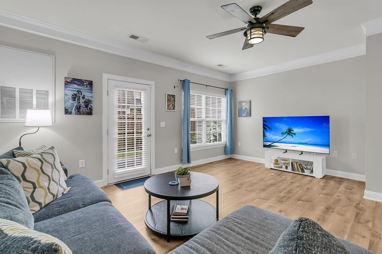 945 E Estates Boulevard Photo 5