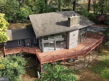 5 CLUB ROAD, WERNERSVILLE, PA 19565
