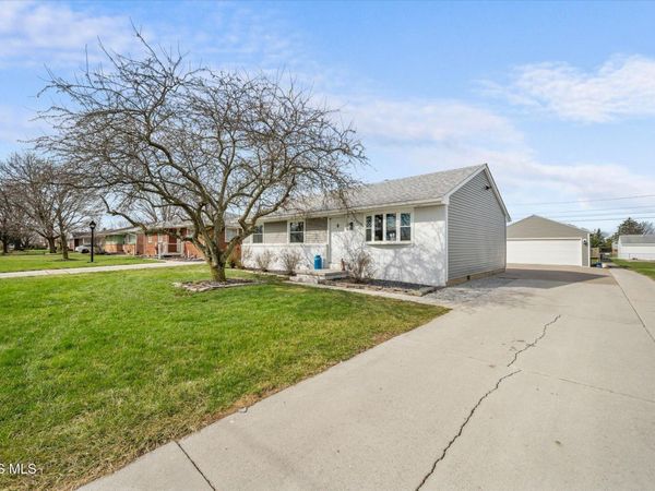 1320 Superior Street , Genoa, OH 43430