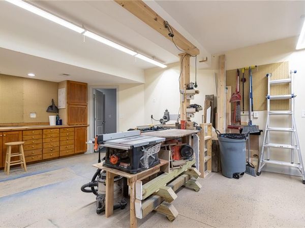 12815 Hubbard Road, Kansas City, KS 66109