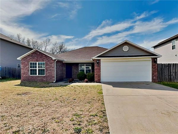 802 SW Green World Street , Bentonville, AR 72712