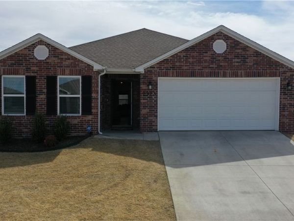 2923 W Azurite Street , Fayetteville, AR 72704
