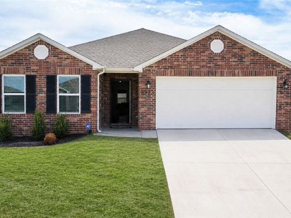 2923 W Azurite Street, Fayetteville, AR 72704