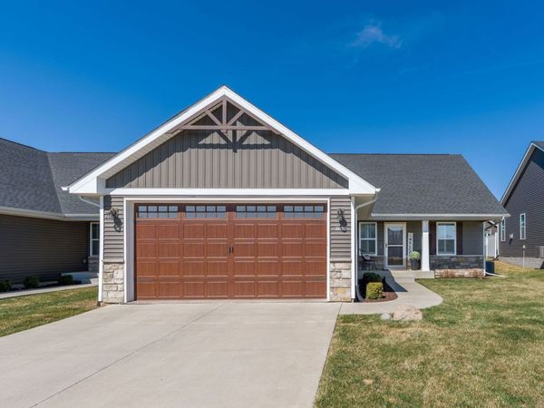 3028 Charissas Place , Bettendorf, IA 52722