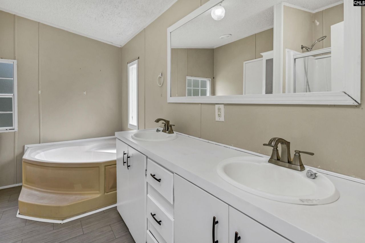 60 Maple Lane Photo 43