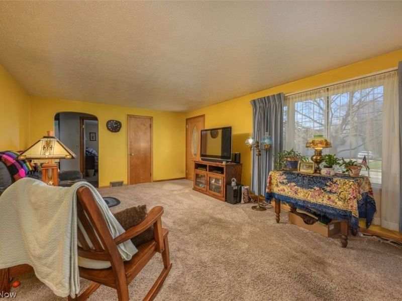 318 Wood Street N, East Canton, OH 44730 Photo 6