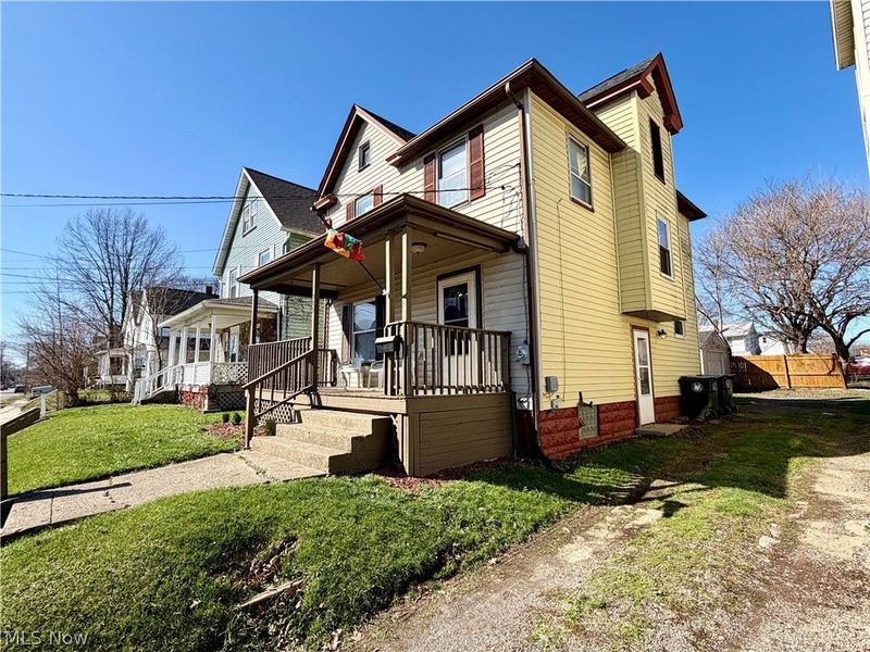 909 Clarendon Avenue SW, Canton, OH 44710 Photo 3