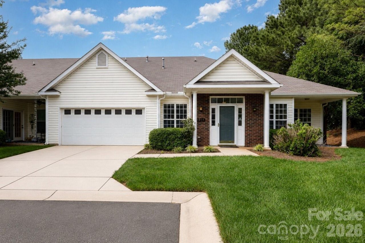 6204 Half Dome Drive, Charlotte, NC 28269 Main Photo