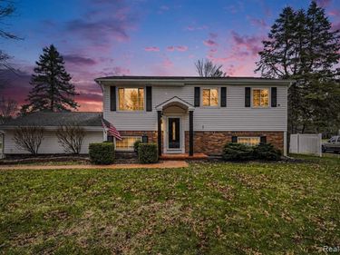 1784 Byron Road, Howell Twp, MI 48855