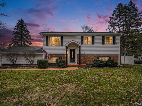 1784 Byron Road, Howell Twp, MI 48855