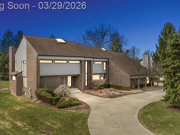 3830 Columbia Drive, Bloomfield Hills, MI 48302