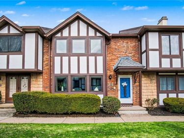 153 New Wickham Drive, Penfield, NY 14526