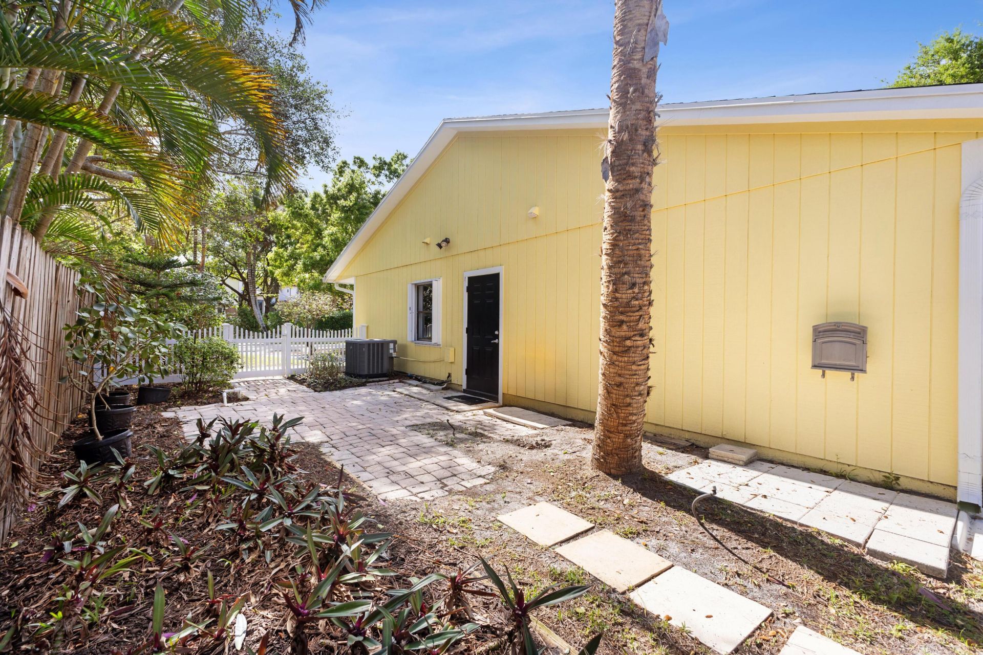 227 W Riverside Drive, Jupiter, FL 33469 Photo