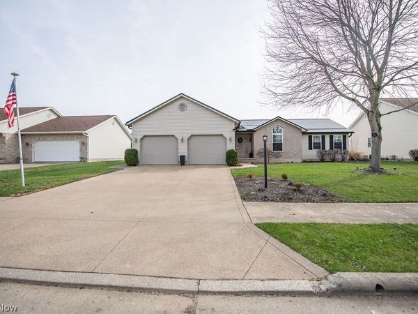 316 Creekside Road SE, New Philadelphia, OH 44663