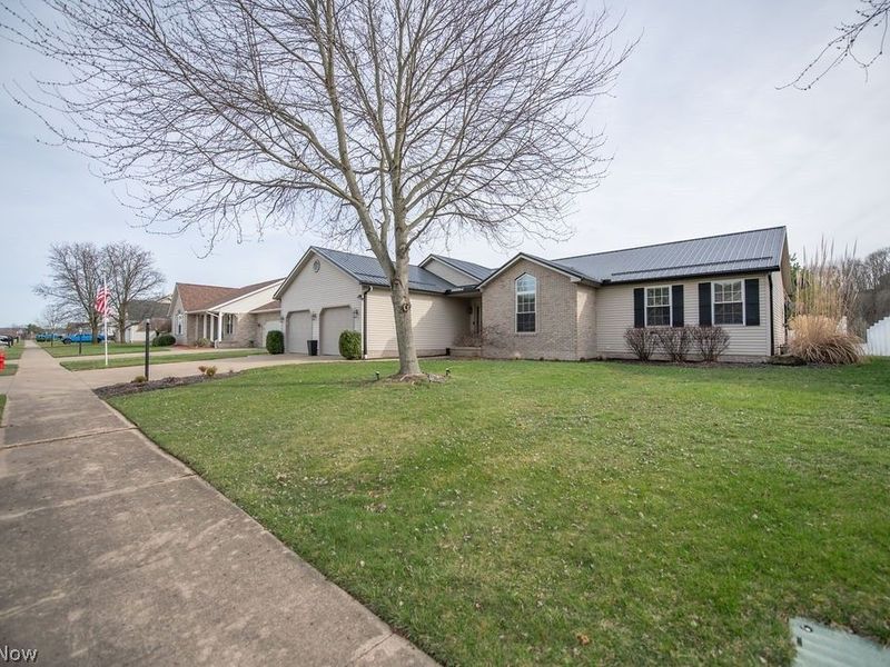 316 Creekside Road SE, New Philadelphia, OH 44663 Photo 2