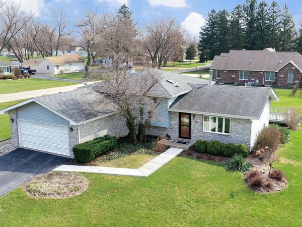 300 W Woodlawn Road , New Lenox, IL 60451