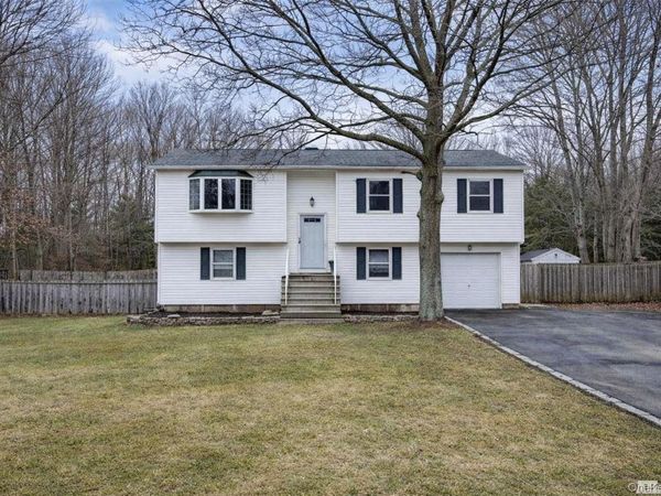 1983 William Floyd Parkway , Ridge, NY 11961