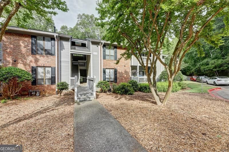 529 Warm Springs Circle, Roswell, GA 30075 Main Photo