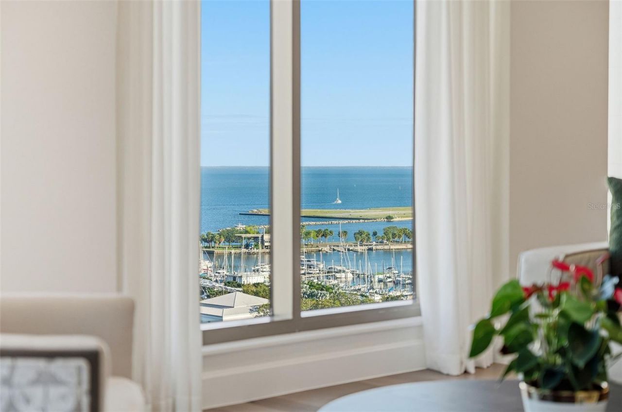 126 4th Avenue Ne, Unit 1401, Saint Petersburg, FL 33701 Photo