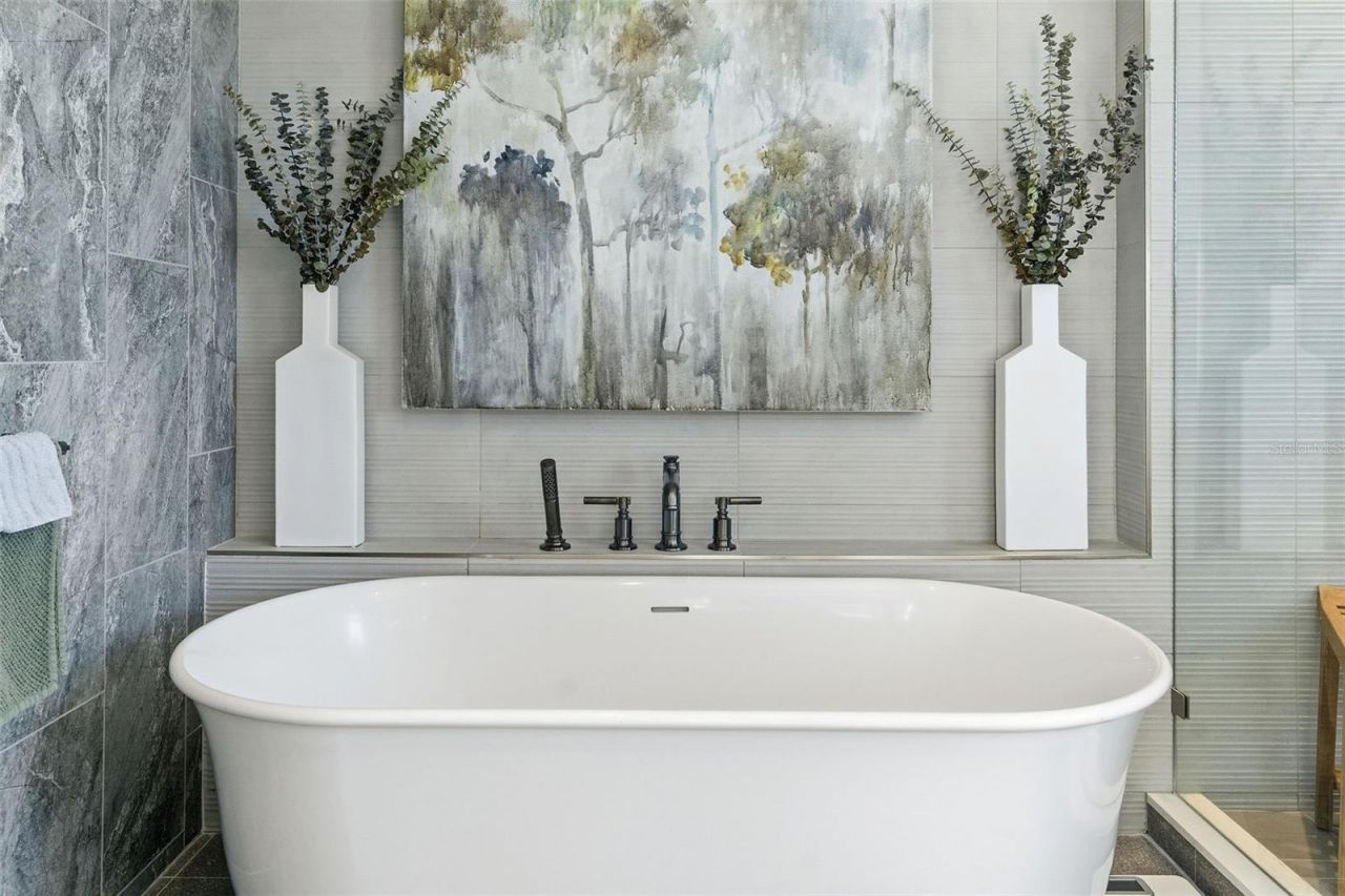 126 4th Avenue Ne, Unit 1401, Saint Petersburg, FL 33701 Photo