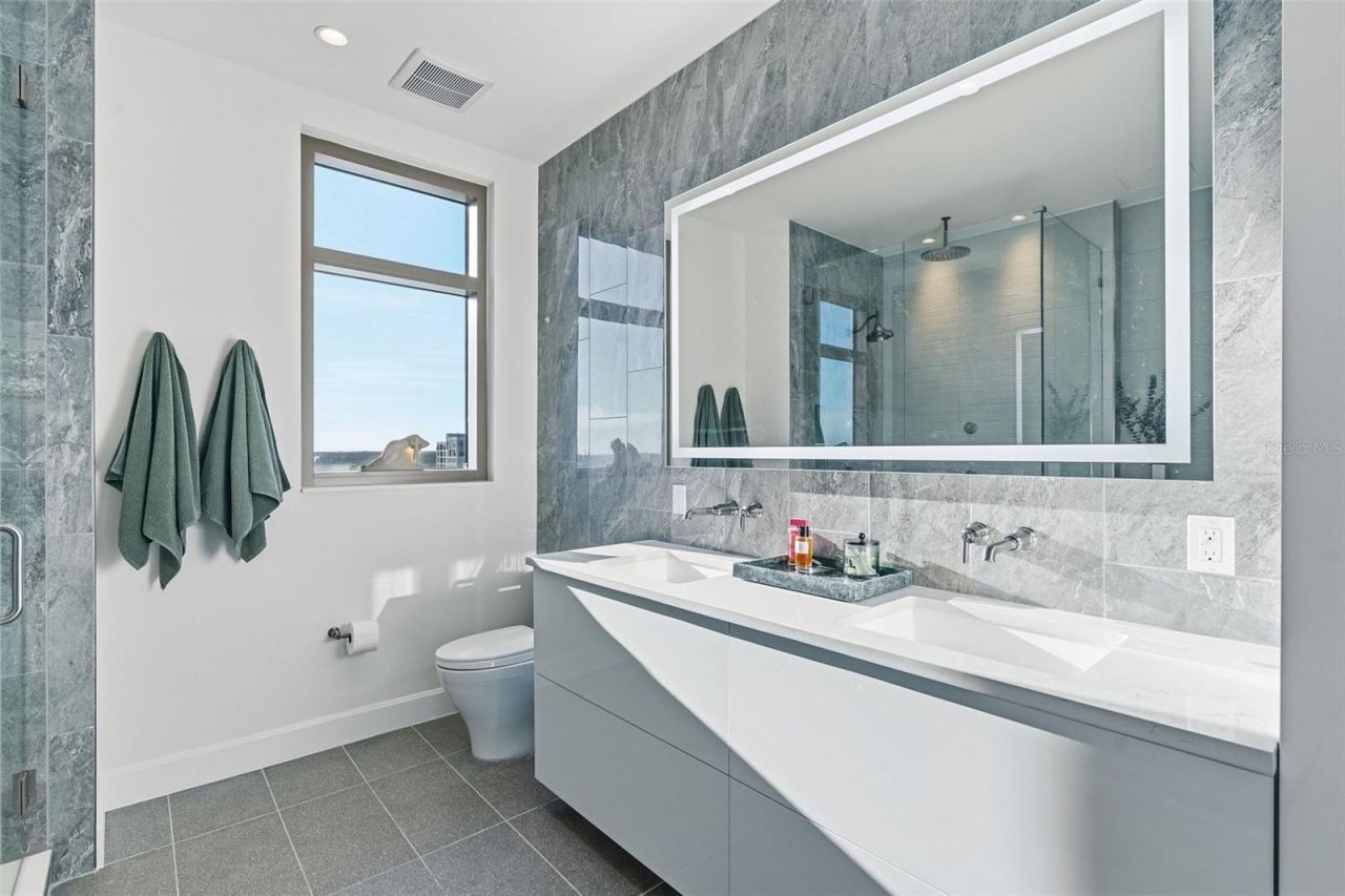 126 4th Avenue Ne, Unit 1401, Saint Petersburg, FL 33701 Photo