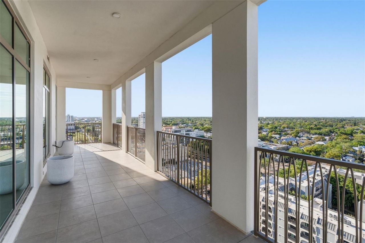 126 4th Avenue Ne, Unit 1401, Saint Petersburg, FL 33701 Photo