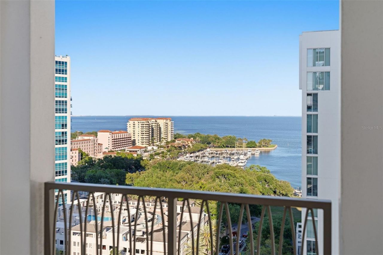 126 4th Avenue Ne, Unit 1401, Saint Petersburg, FL 33701 Photo