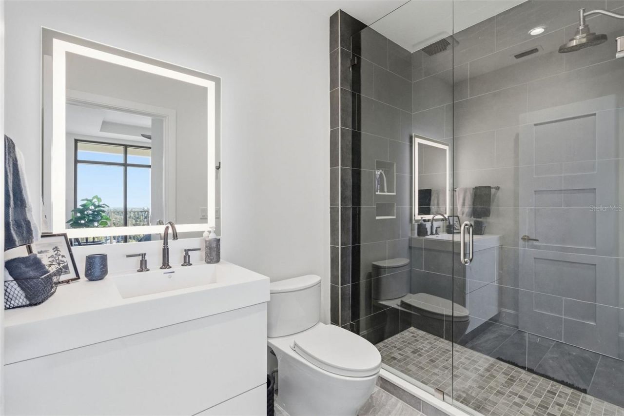 126 4th Avenue Ne, Unit 1401, Saint Petersburg, FL 33701 Photo