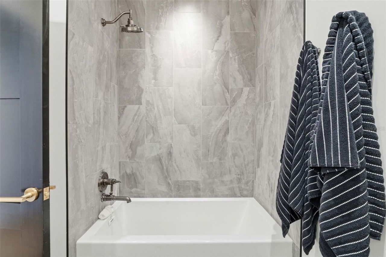 126 4th Avenue Ne, Unit 1401, Saint Petersburg, FL 33701 Photo