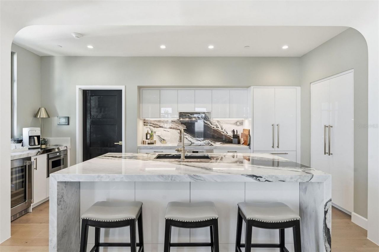 126 4th Avenue Ne, Unit 1401, Saint Petersburg, FL 33701 Photo