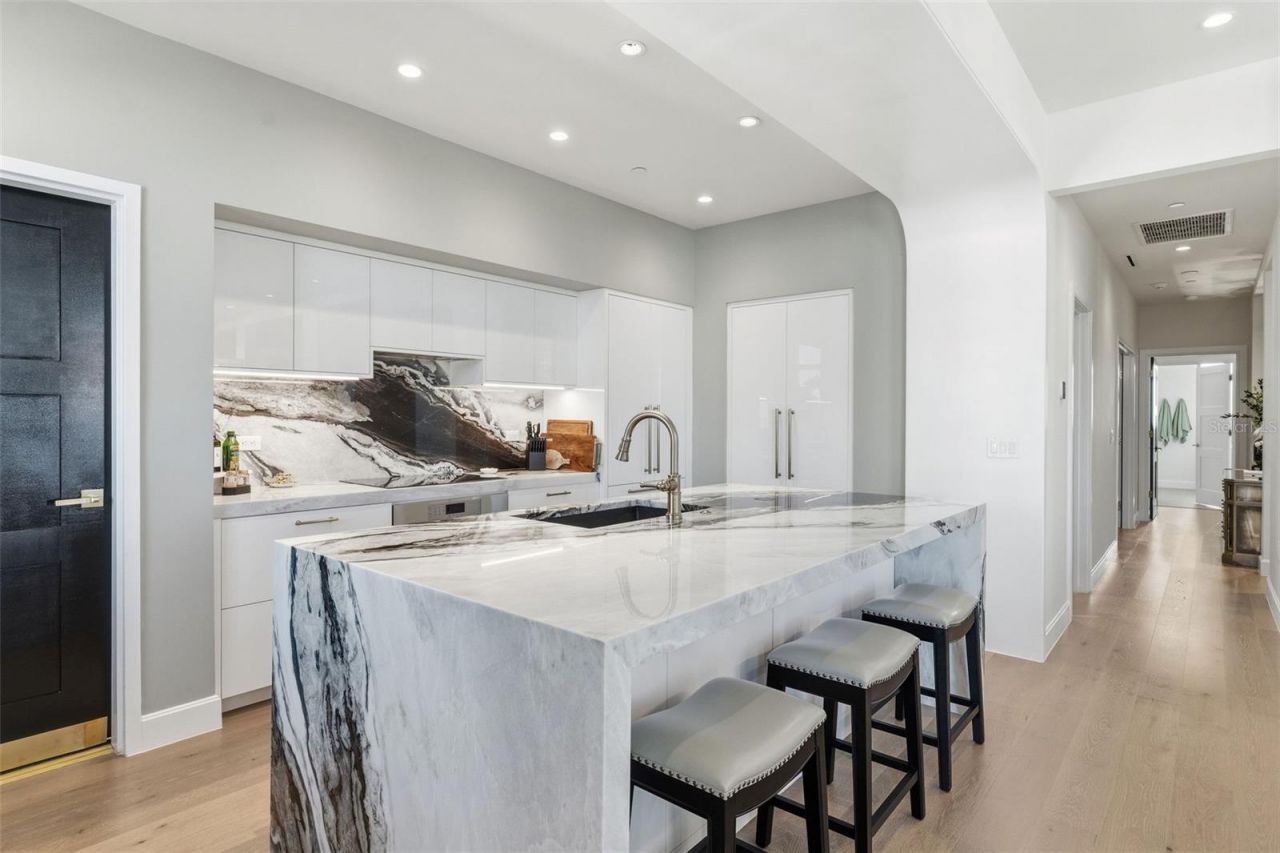 126 4th Avenue Ne, Unit 1401, Saint Petersburg, FL 33701 Photo