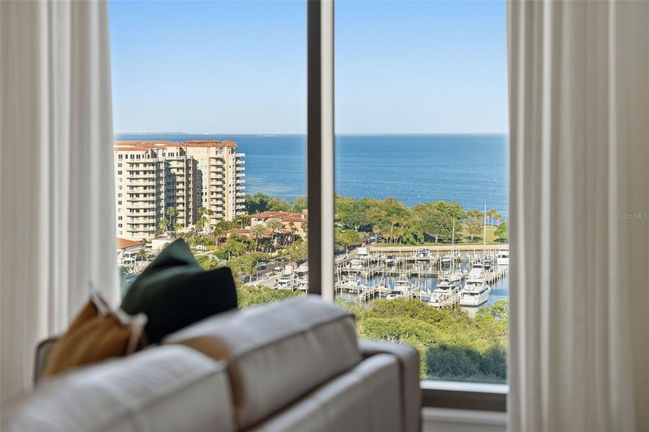 126 4th Avenue Ne, Unit 1401, Saint Petersburg, FL 33701 Photo