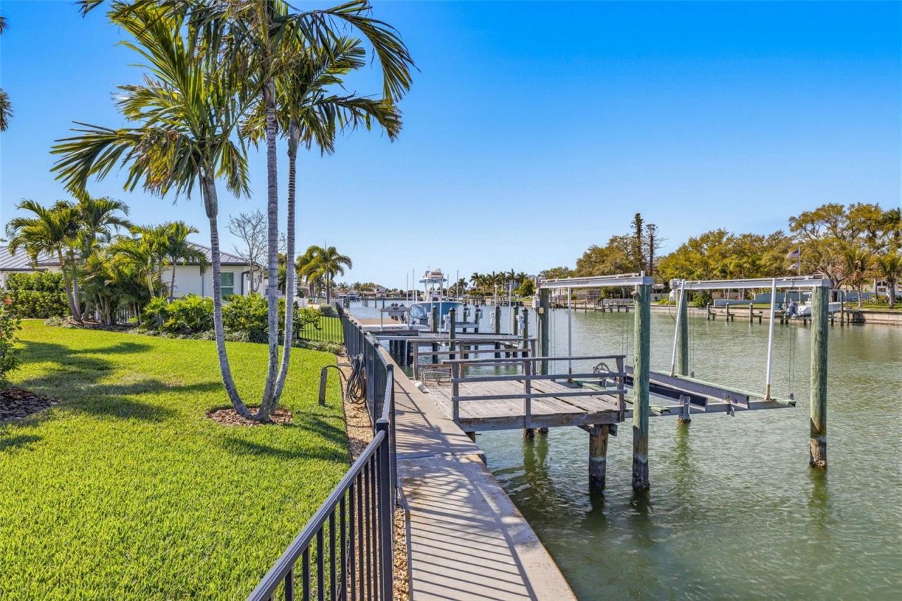 4310 40th Street S, Saint Petersburg, FL 33711 Photo