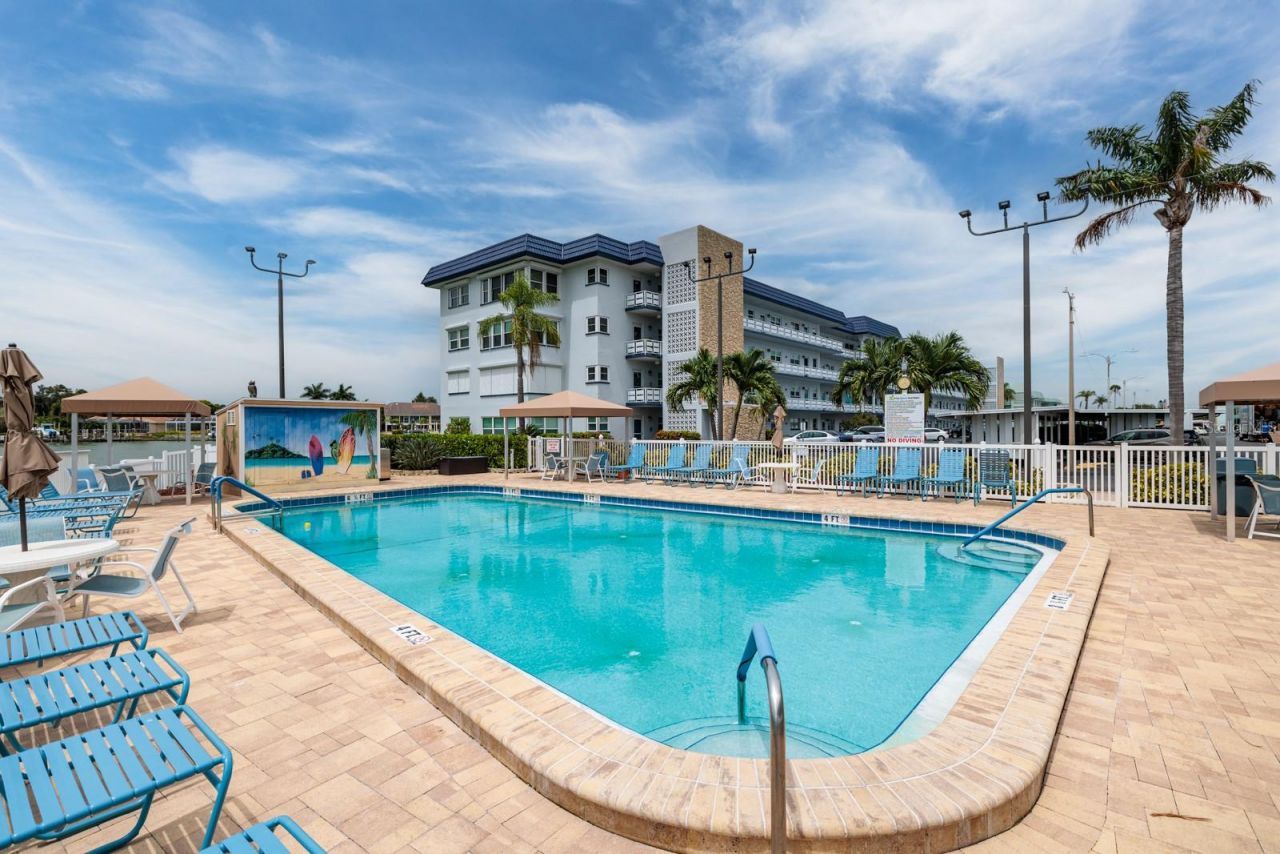 5960 30th Avenue S, Unit 312, Gulfport, FL 33707 Photo