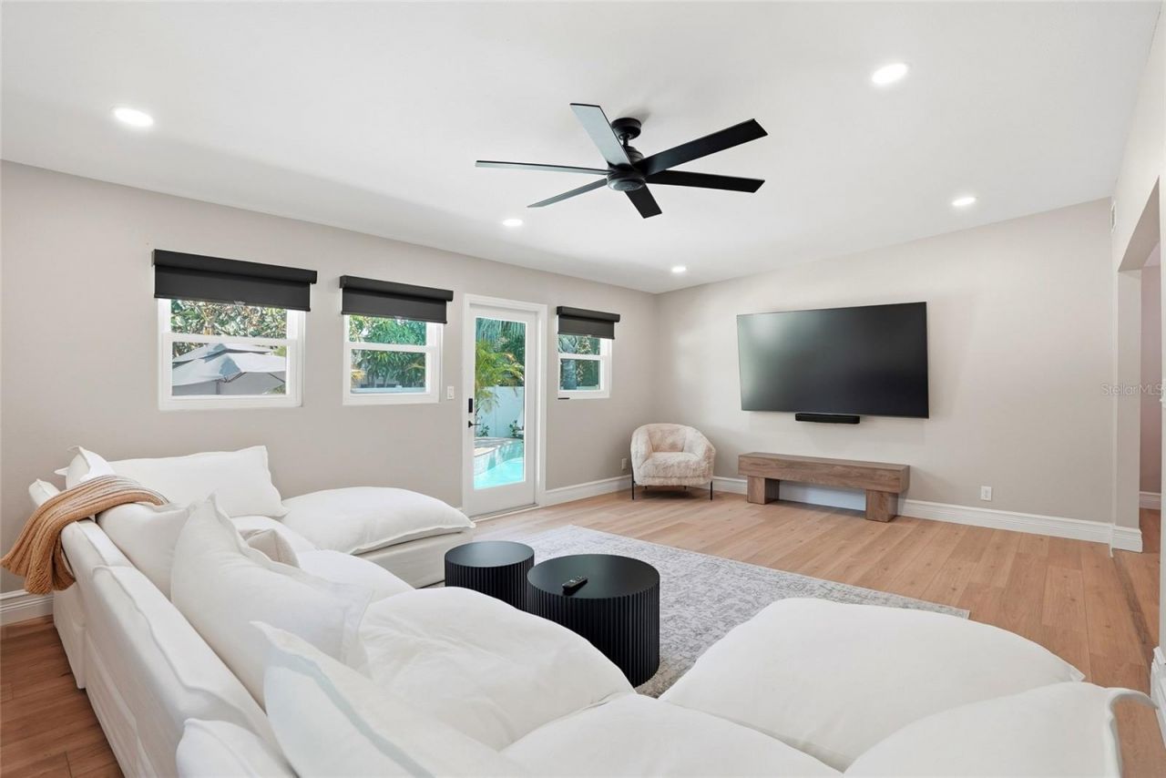 521 51st Avenue S, Saint Petersburg, FL 33705 Photo