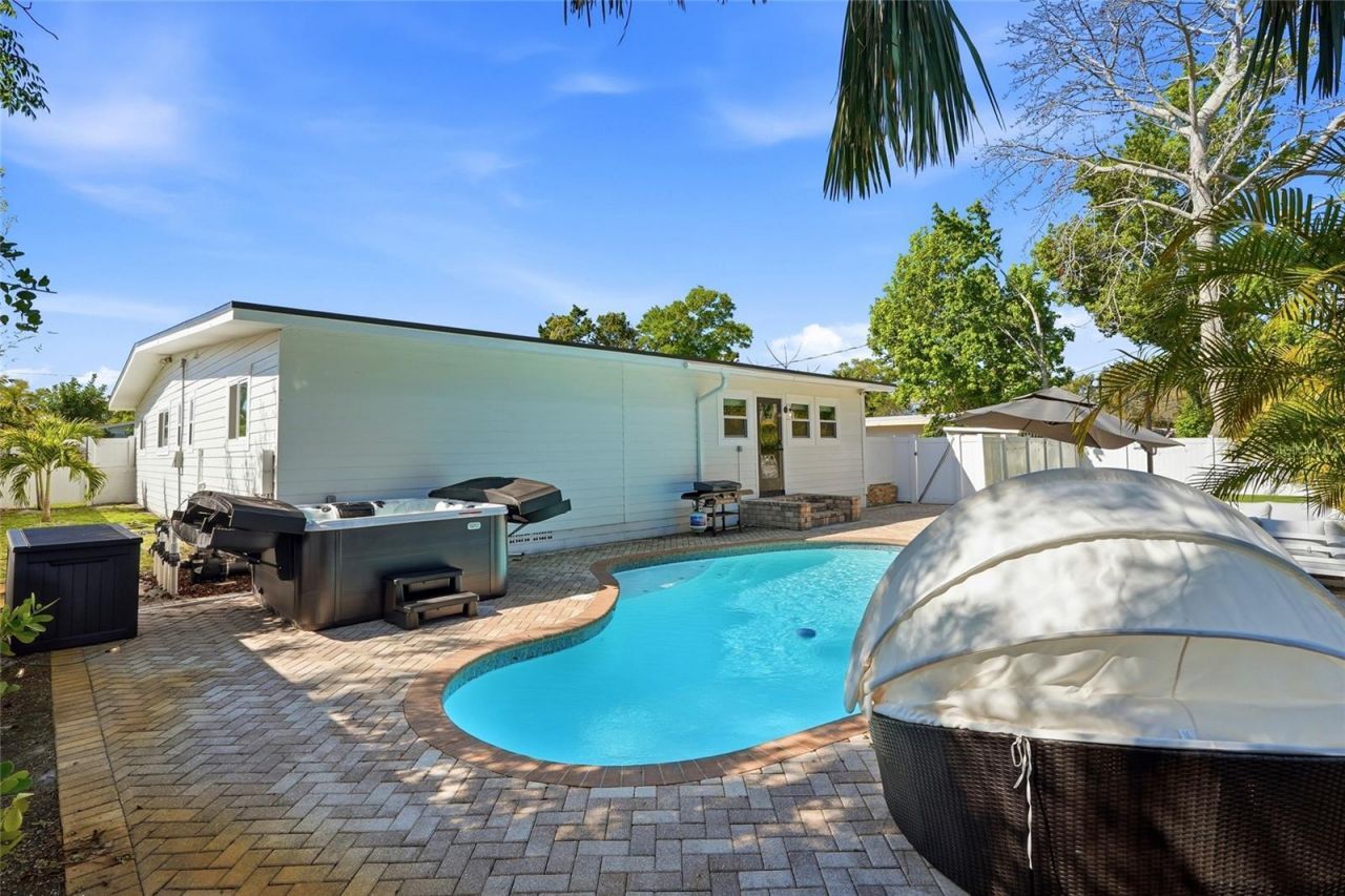 521 51st Avenue S, Saint Petersburg, FL 33705 Photo