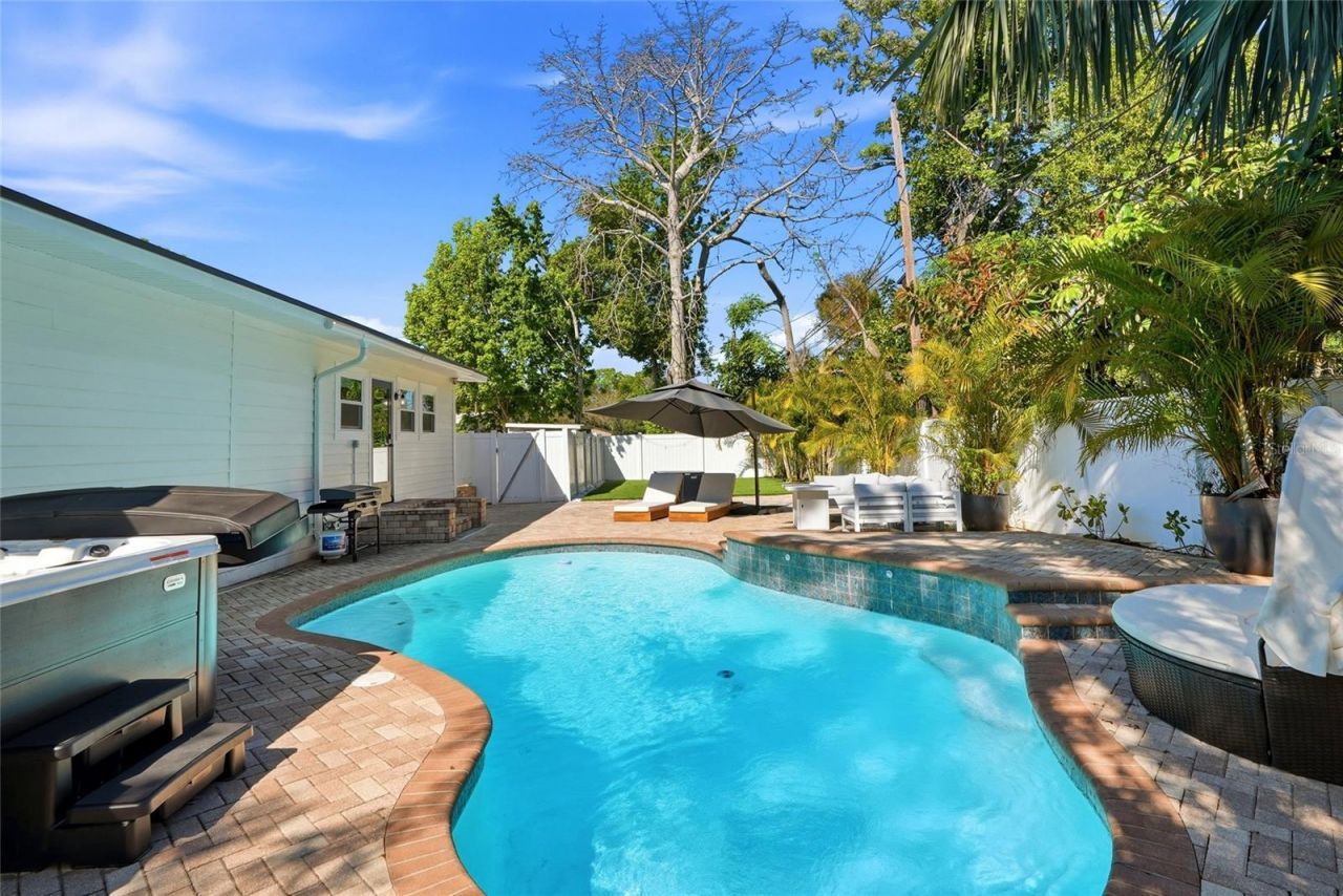 521 51st Avenue S, Saint Petersburg, FL 33705 Photo