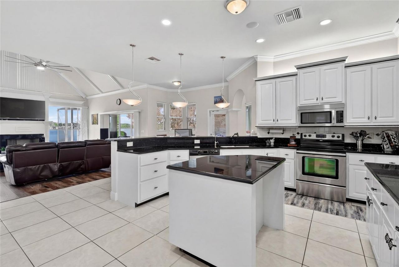 1028 S Lake Mariam Drive, Winter Haven, FL 33884 Photo