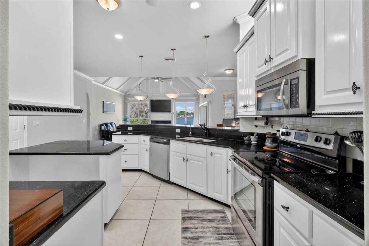 1028 S Lake Mariam Drive, Winter Haven, FL 33884 Photo