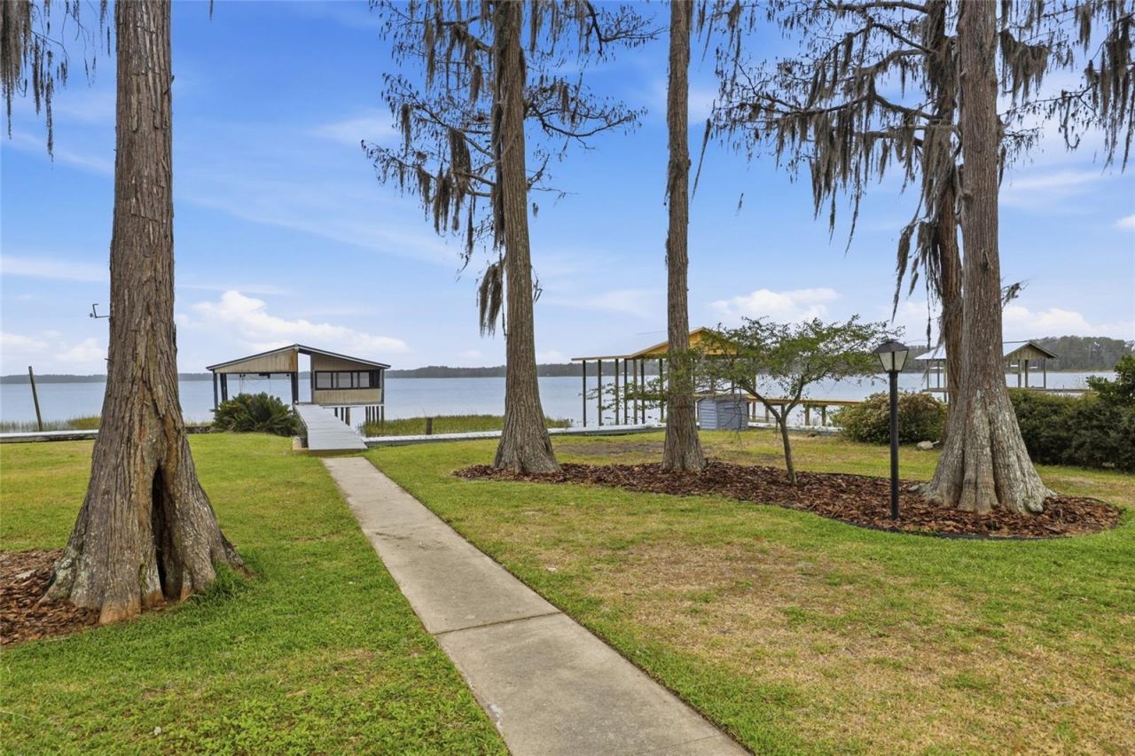8096 SW County Road 18 , Hampton, FL 32044 Photo