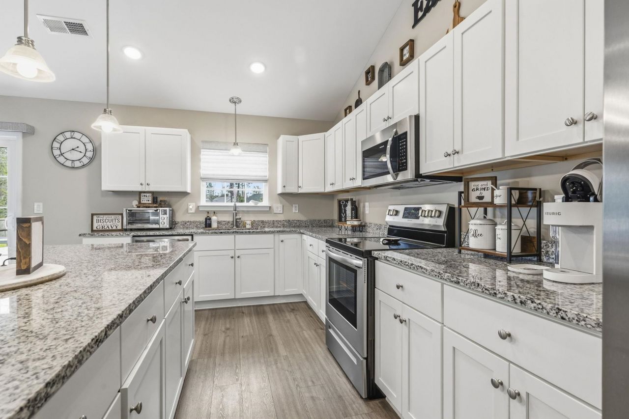 5044 Huckleberry Ln. Photo 11