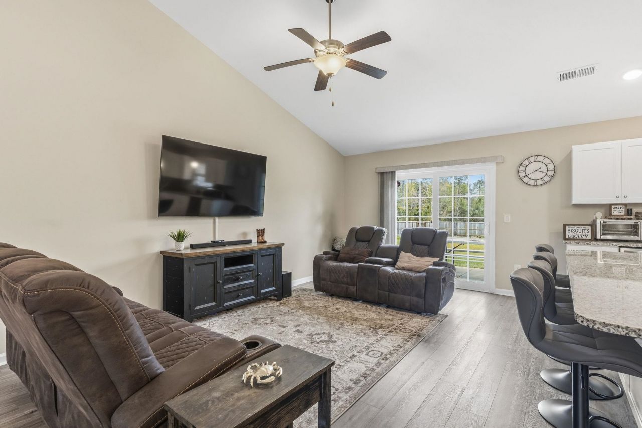 5044 Huckleberry Ln. Photo 5