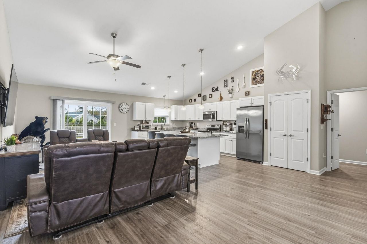 5044 Huckleberry Ln. Photo 8