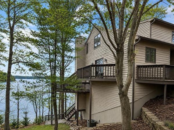 2072 E Waters Edge Drive, Unit 15, Bloomington, IN 47401