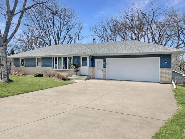 479 Centennial Drive, Roseville, MN 55113